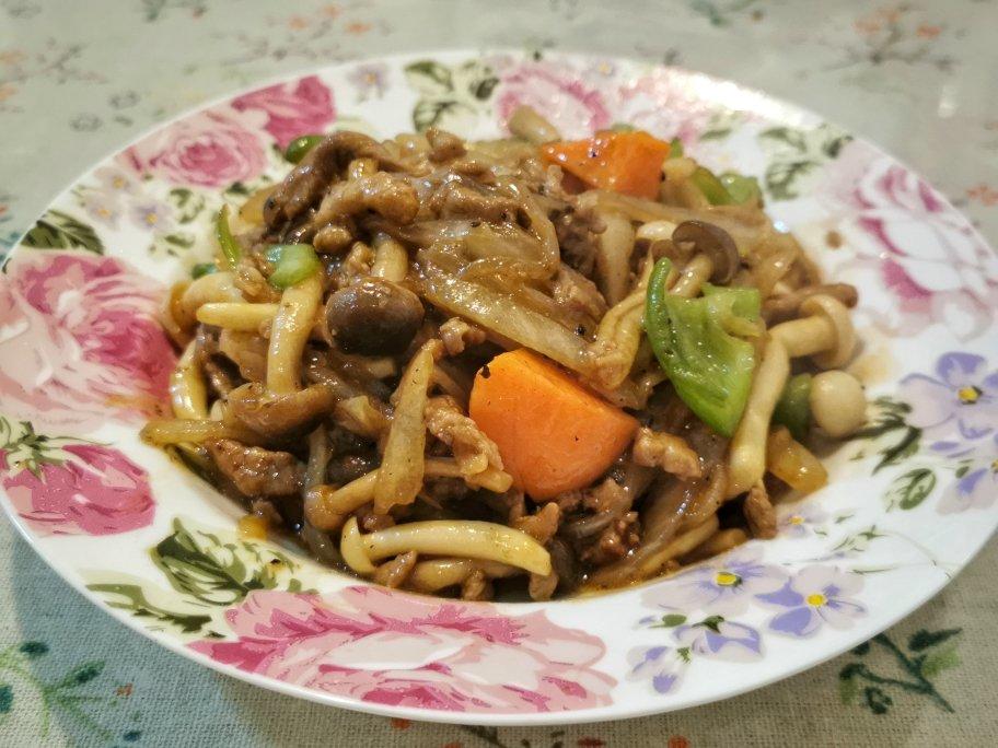 黑椒蟹味菇炒肉