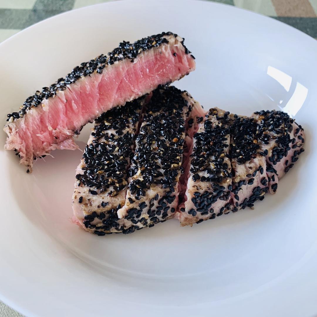 芝麻烤金枪鱼