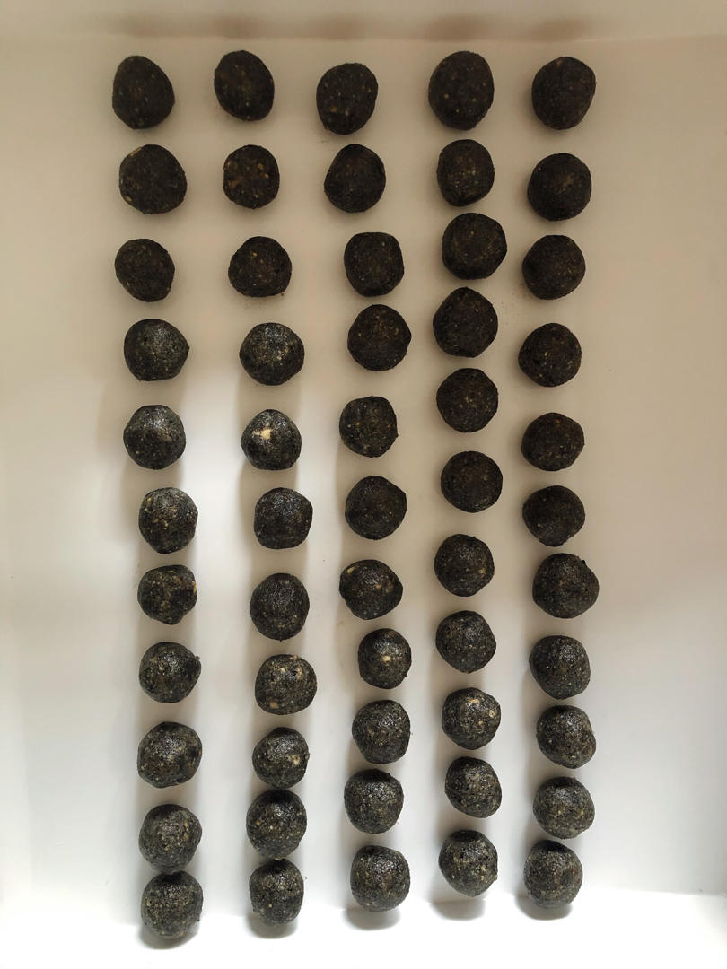 花生黑芝麻汤圆