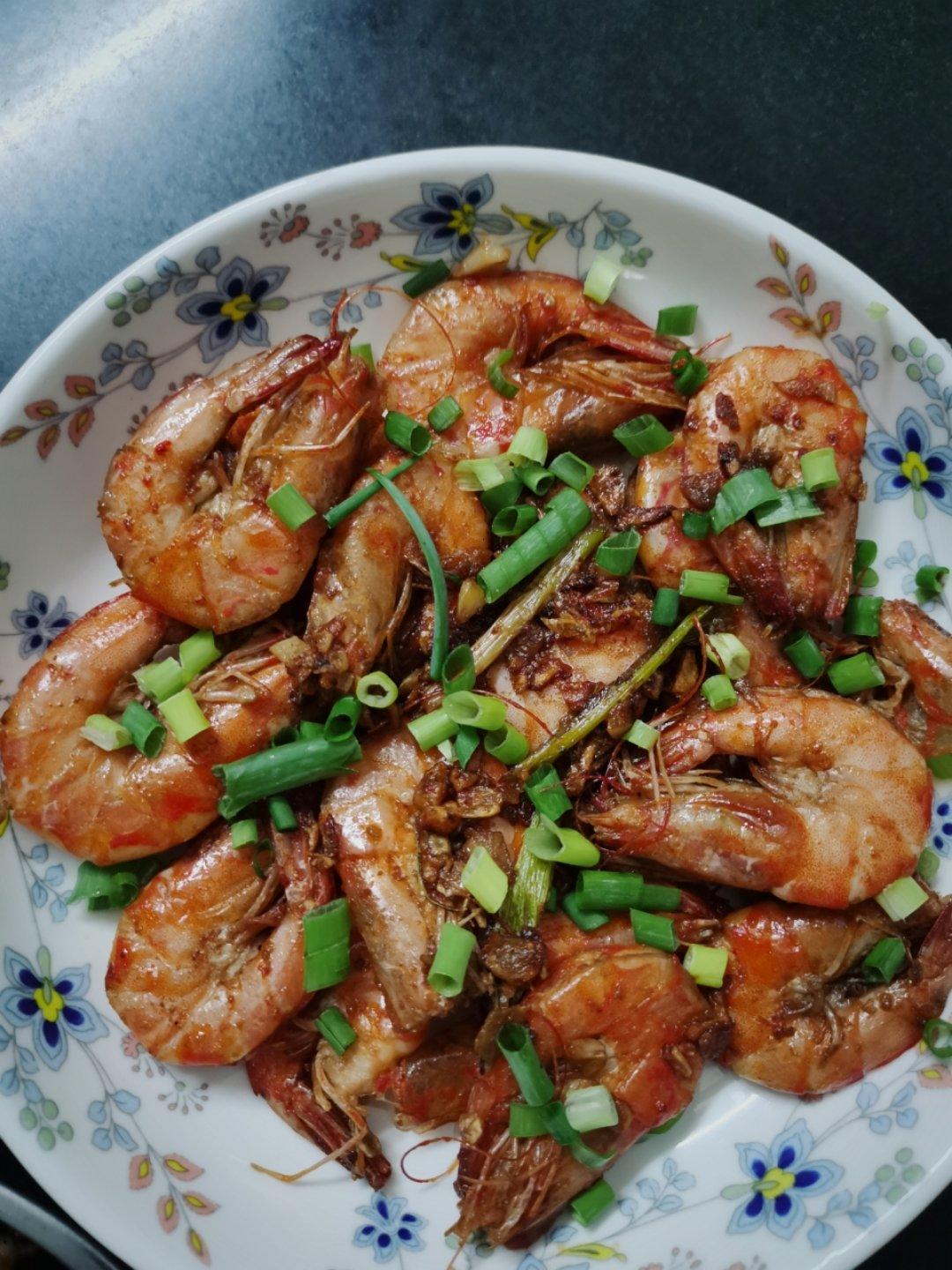 吃完还会继续舔手指的    快手油闷大虾