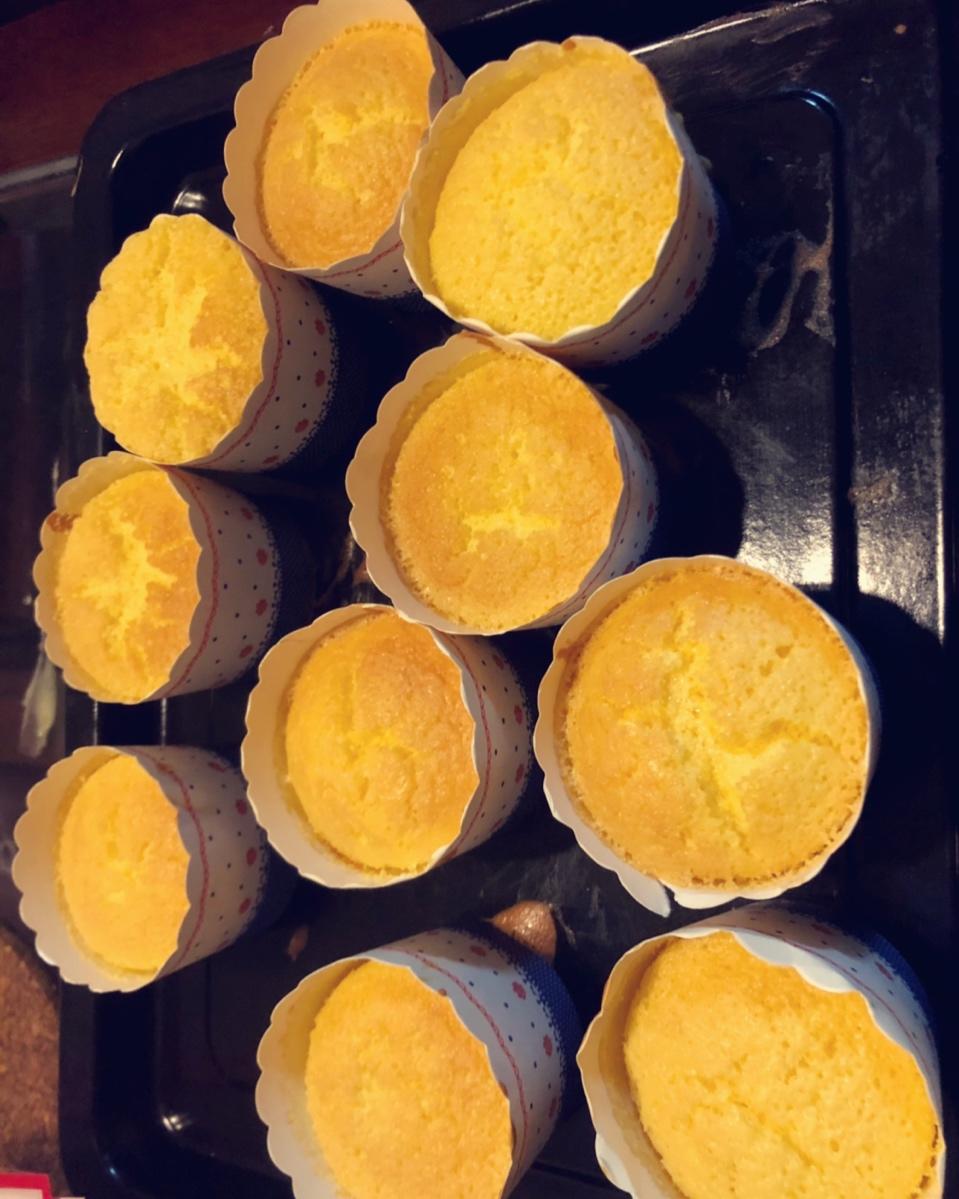 软绵绵戚风纸杯蛋糕
