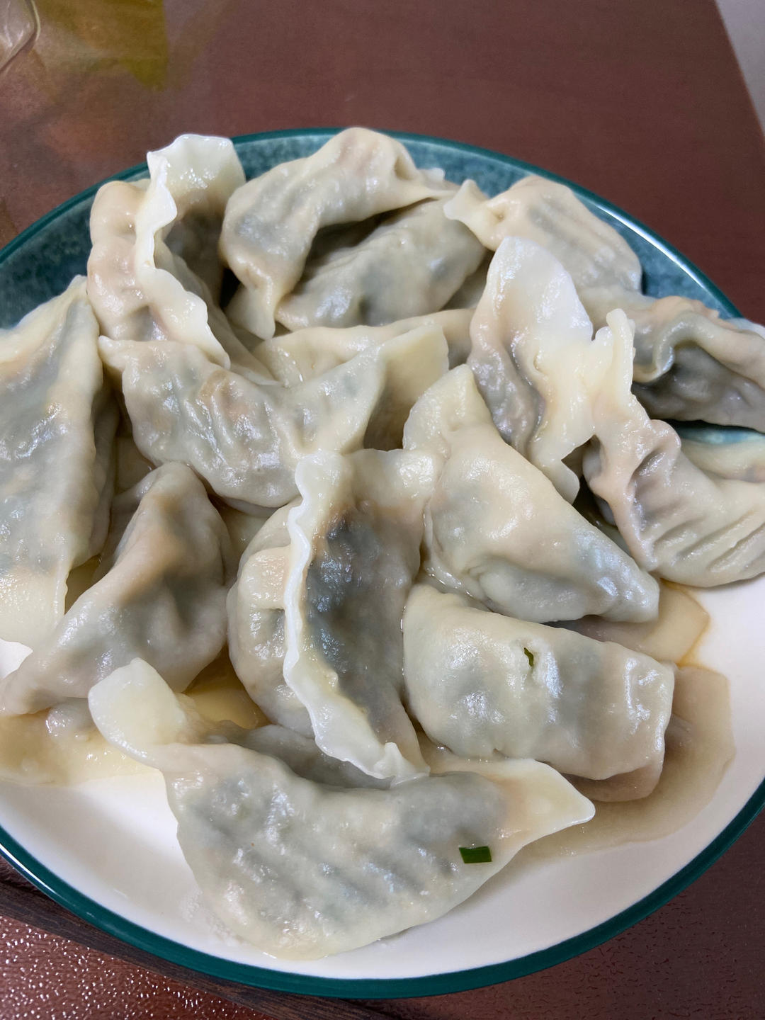 韭菜猪肉饺子(附擀皮和最简单的饺子包法)