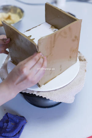 韩式裱花蛋糕之小熊礼盒蛋糕做法攻略的做法 步骤21