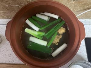 天麻百合排骨汤的做法 步骤7