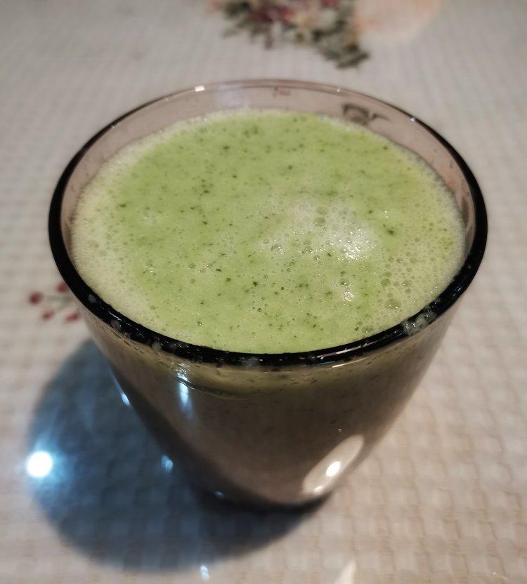 芹菜酸奶香梨汁