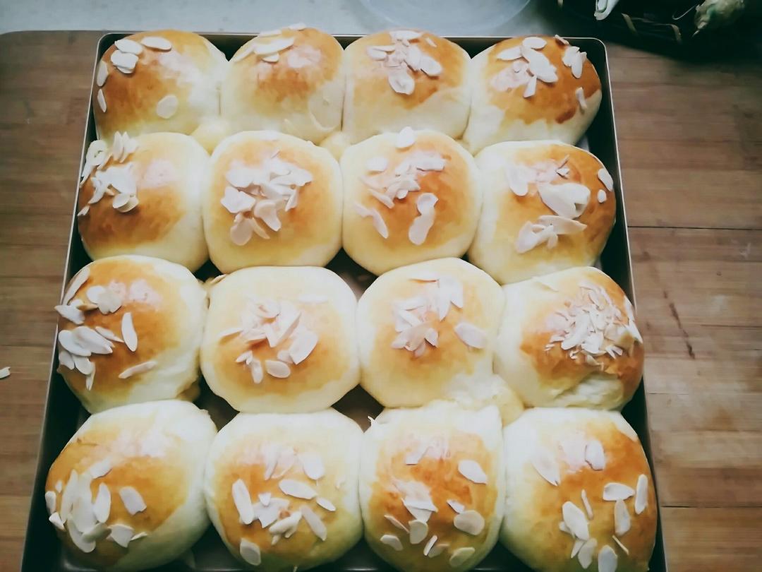 炼乳奶油餐包