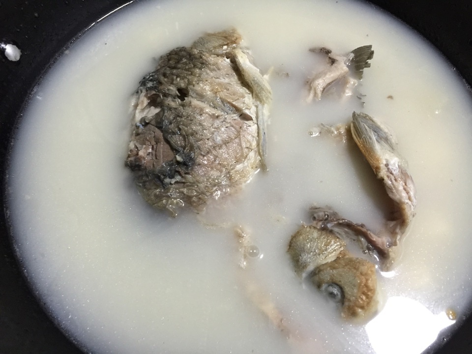 鲫鱼豆腐汤