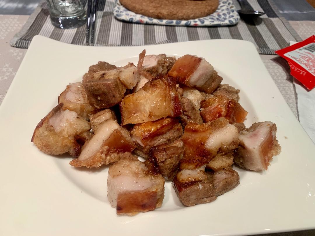 多次失败，越挫越勇终于做出来了广式脆皮烧肉