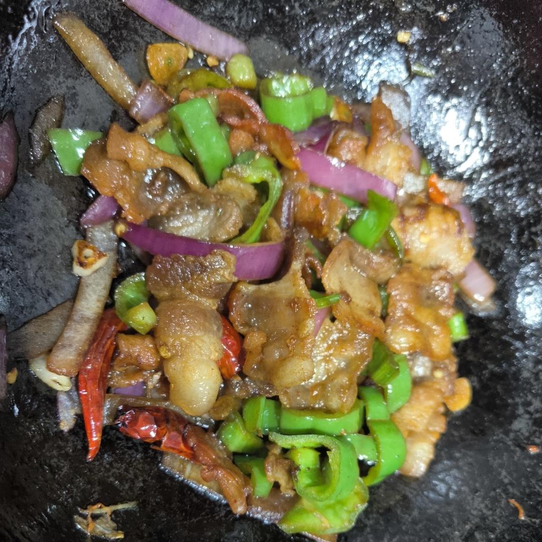 家庭版小炒肉，青椒五花肉，肥而不腻下饭菜，鲜辣香