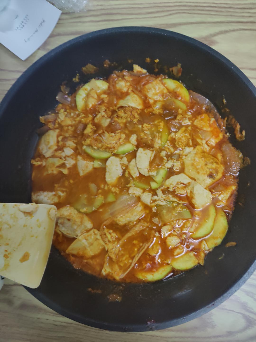 韩式泡菜豆腐锅/辣白菜豆腐汤