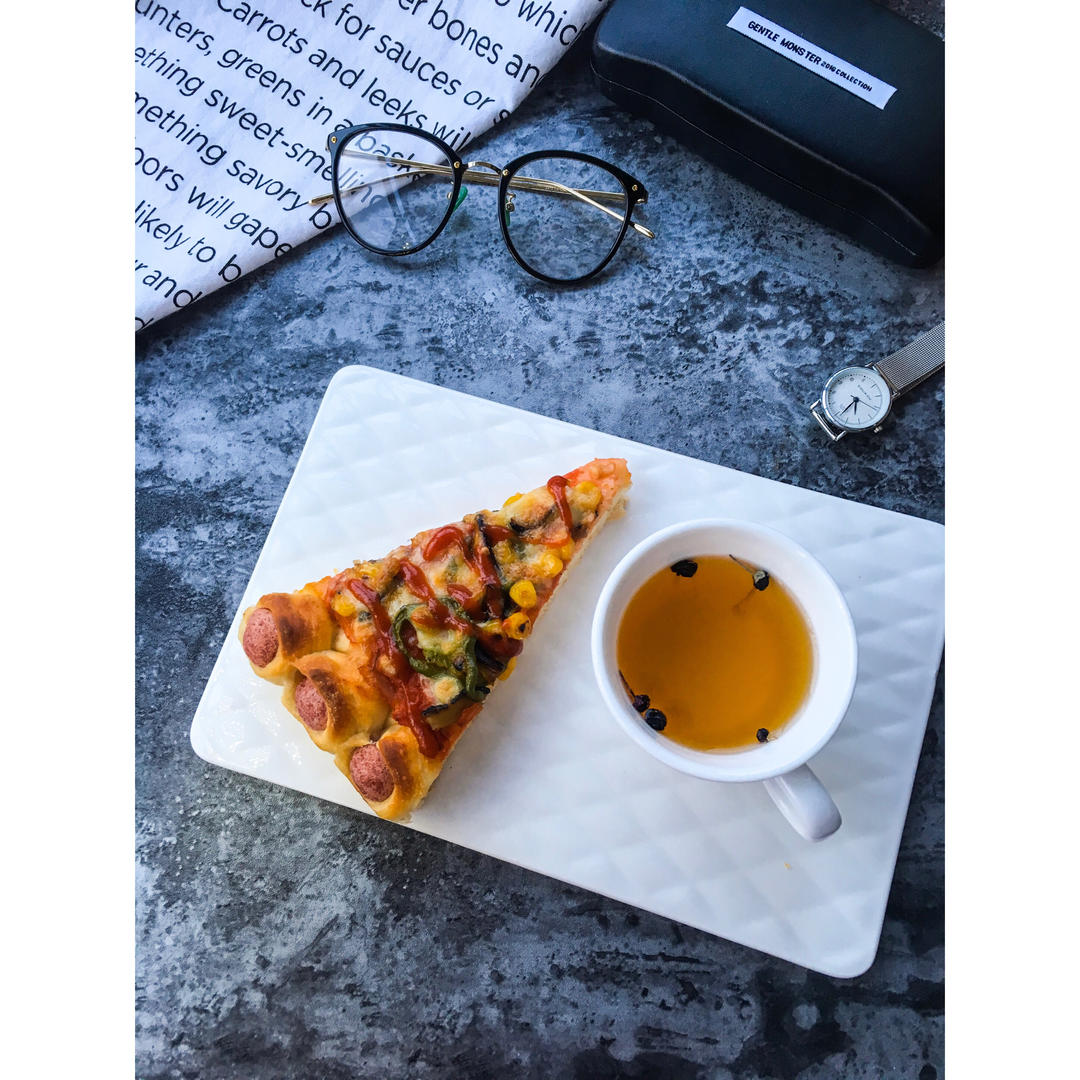 萨米肠蘑菇花边披萨