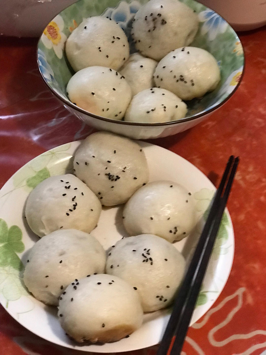 焦脆薄底汤汁鲜美的生煎包