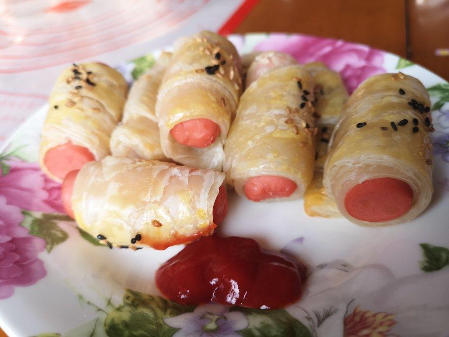 香肠酥皮卷：手抓饼皮还能这样吃，不用和面快速搞定早餐