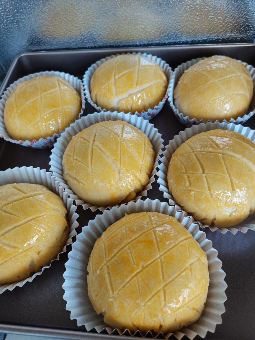 好吃到炸裂的港式菠萝包（附带制作酥皮的小视频）