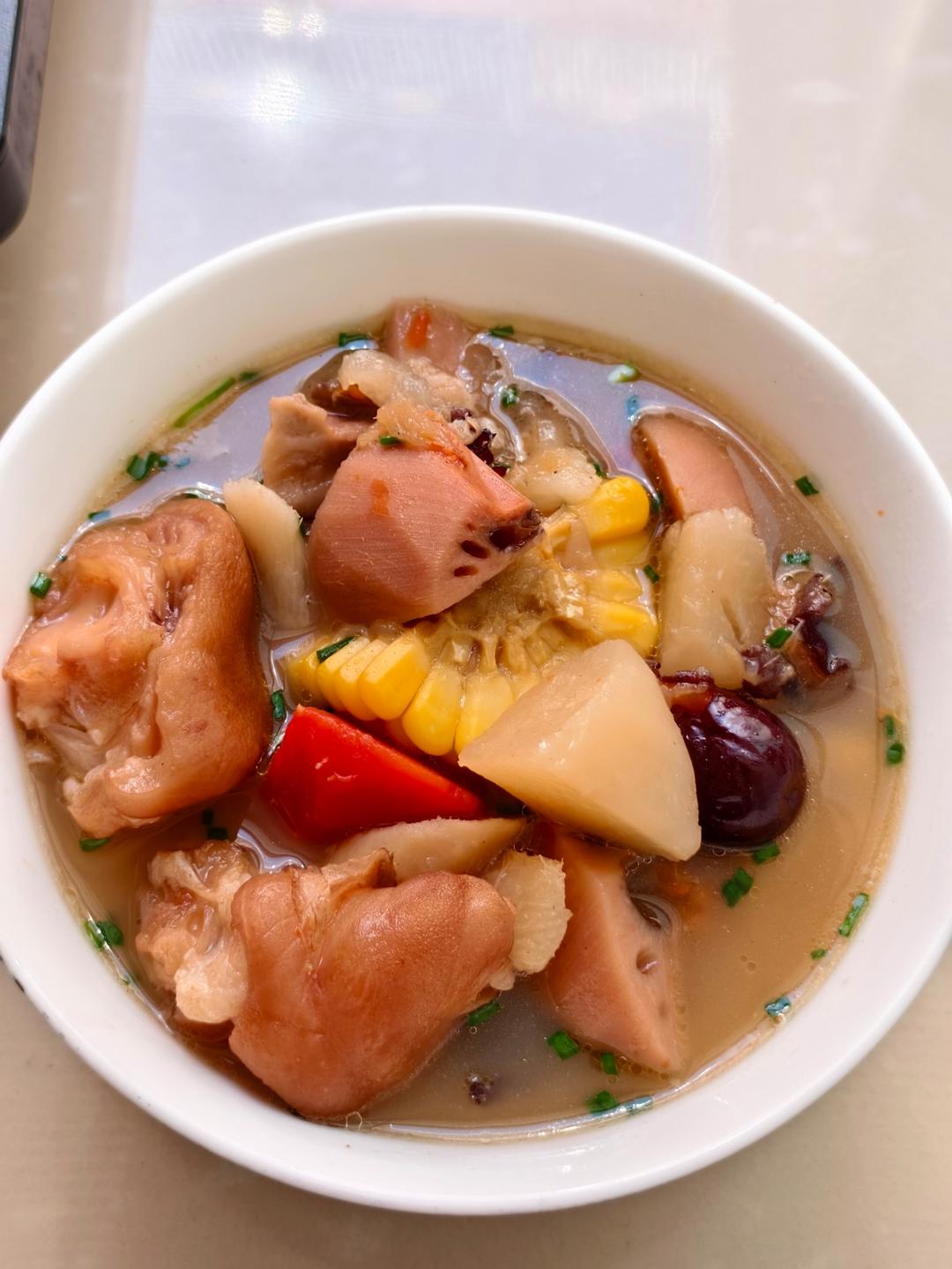 超下奶补气补血猪蹄汤