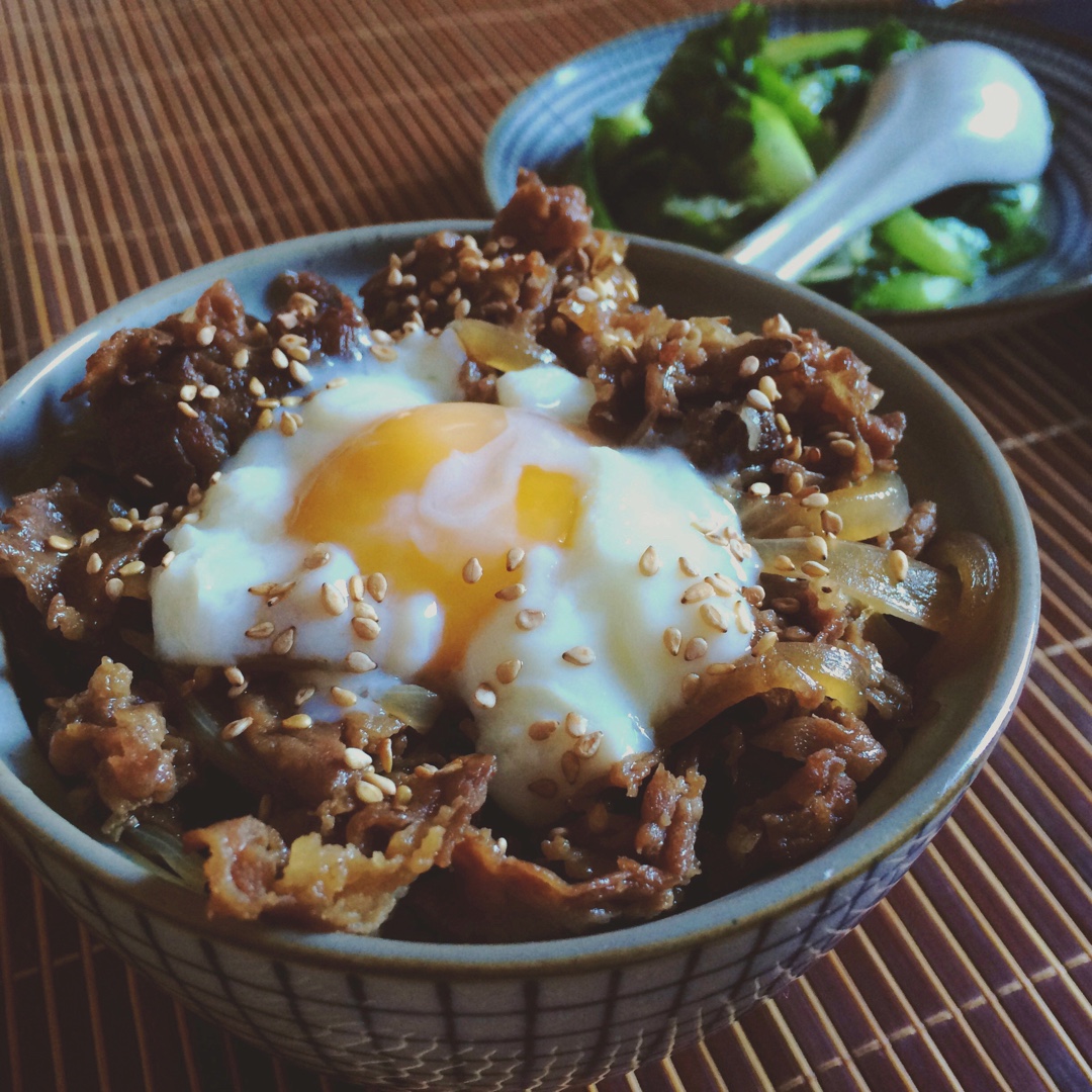 【温泉蛋肥牛盖饭】
