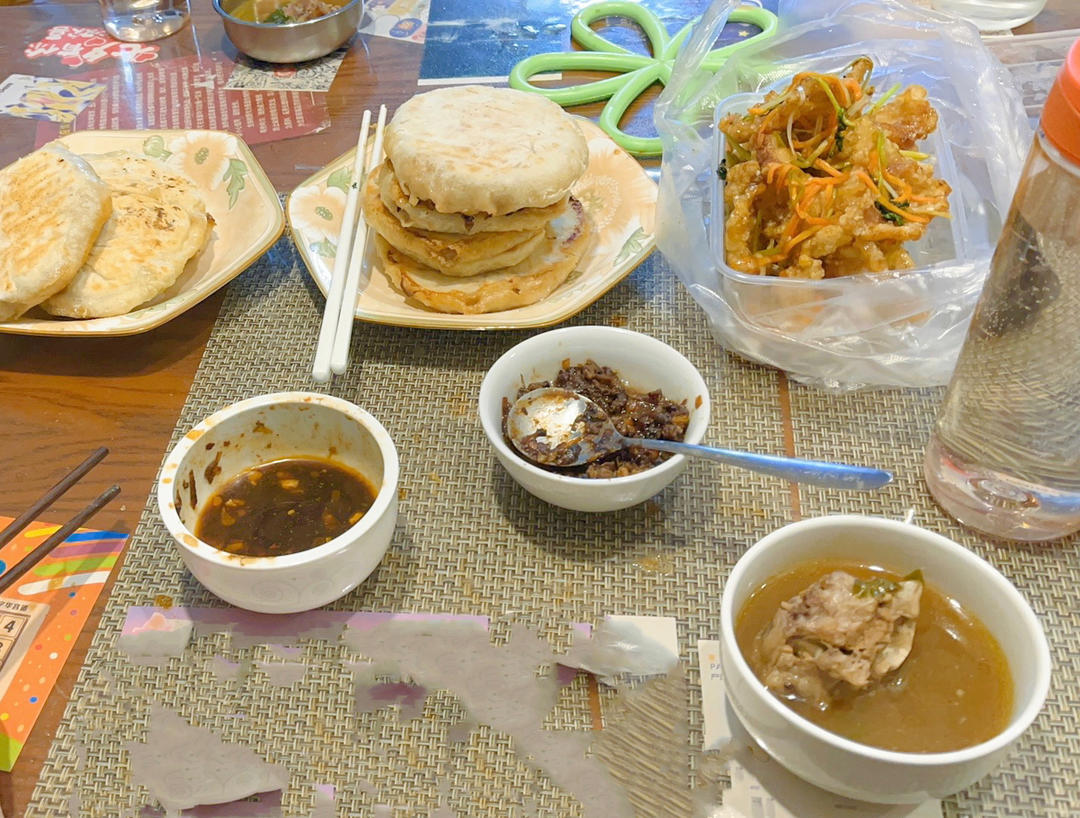东北酸菜猪肉馅饼