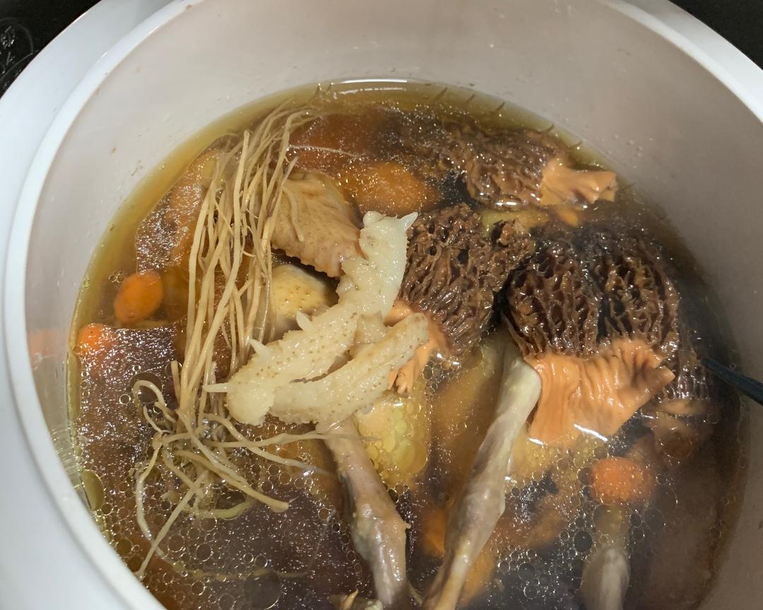 养肝草炖乳鸽的做法