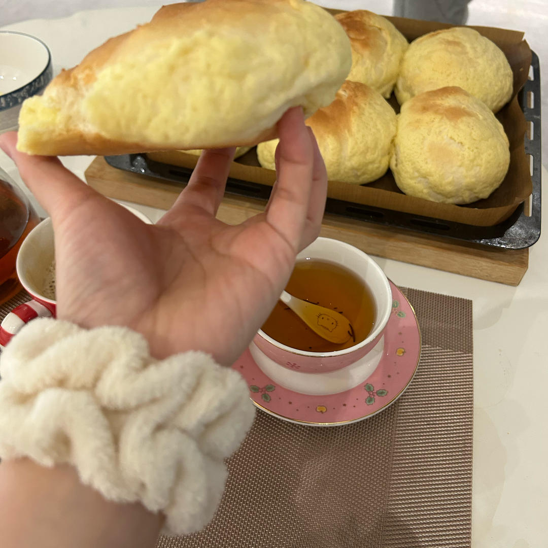 做100款面包の12：在家开茶餐厅!港式菠萝包 –不划格子自然裂开的香酥脆皮！菠萝油/酥皮包