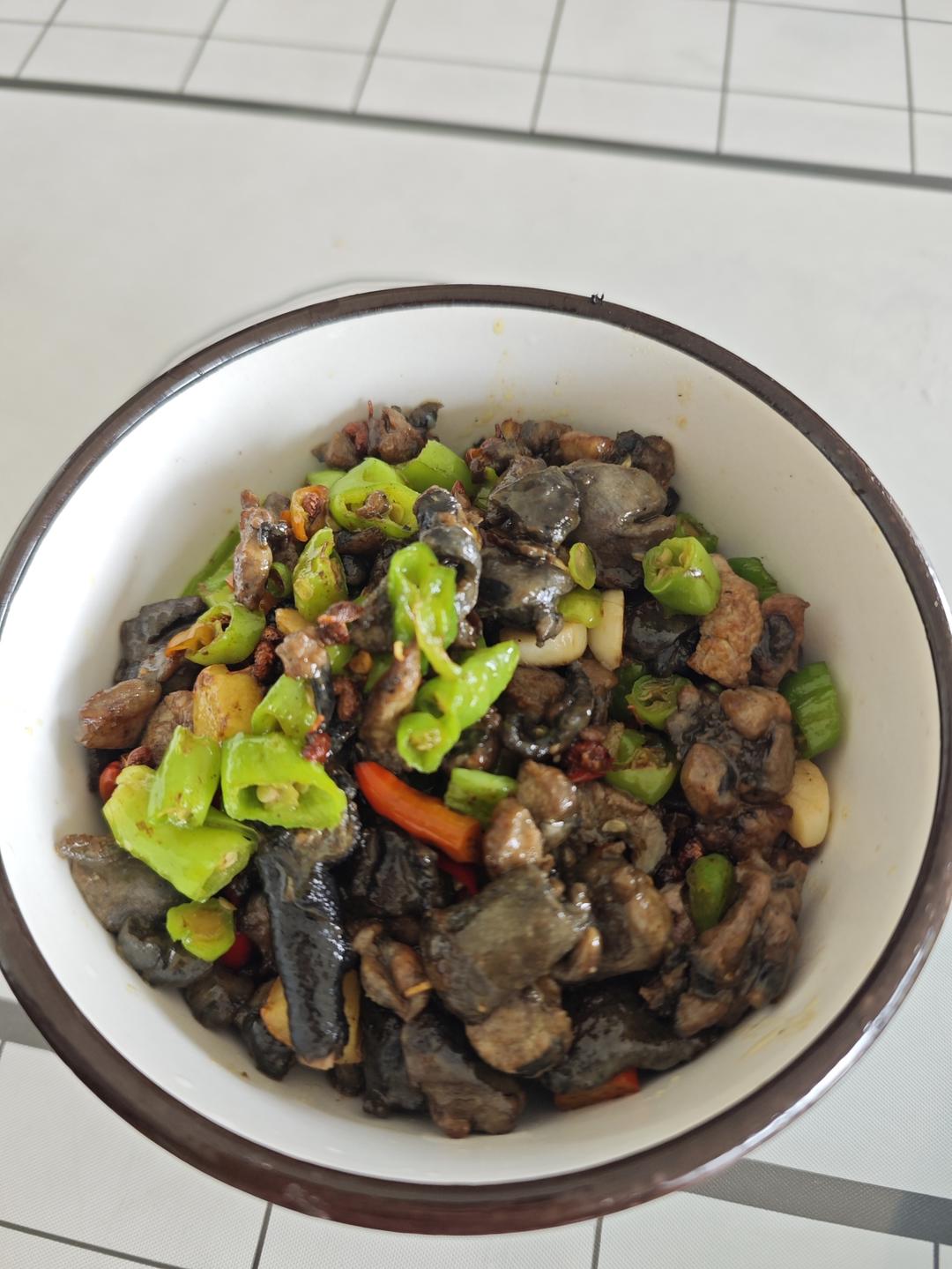 厨师长教你：“小煎乌鸡”的家常做法，一锅成菜，麻辣够味