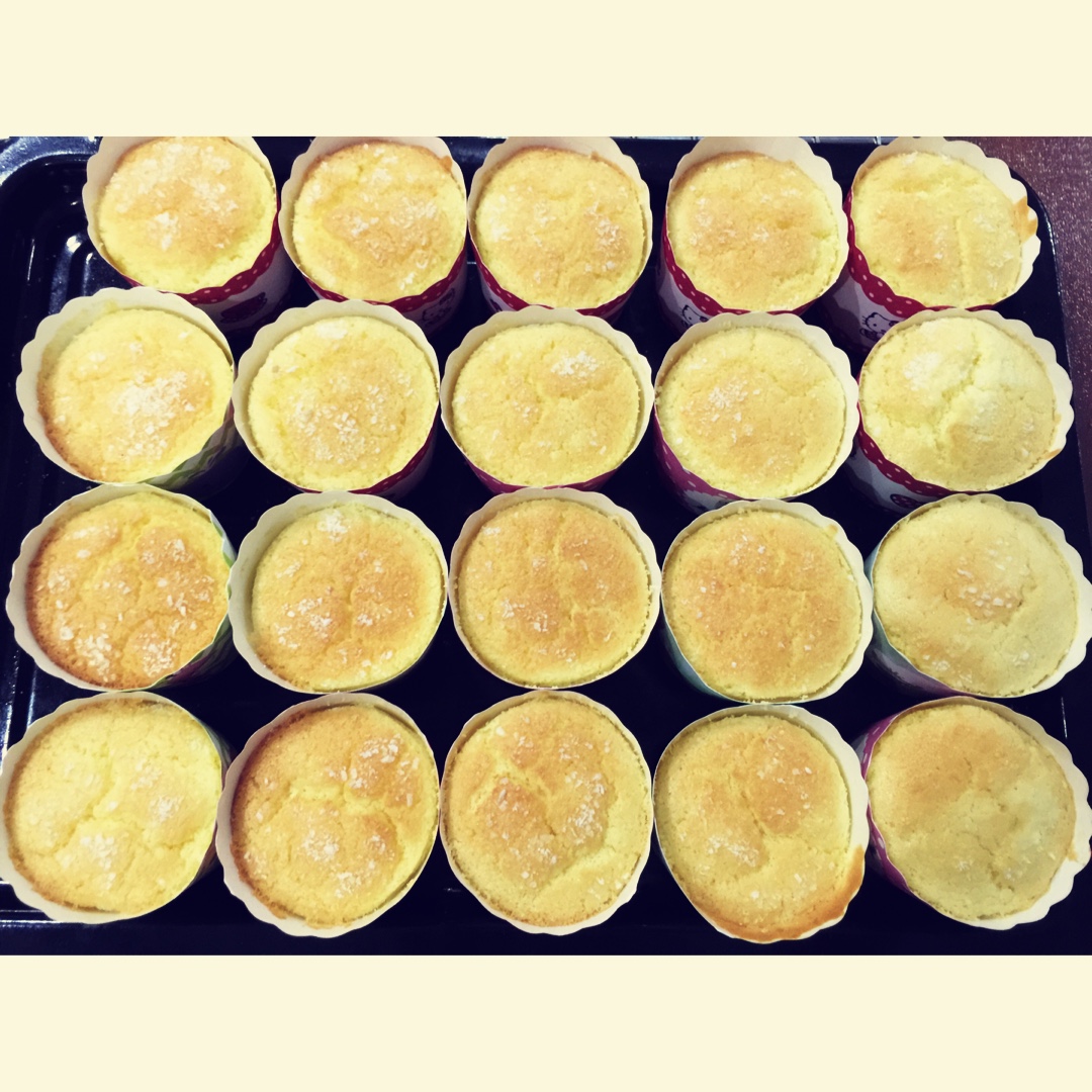 不会回缩的纸杯蛋糕