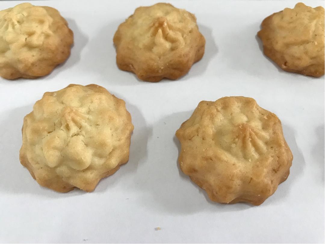 没有黄油也同样做出香酥不腻，花纹立体清晰的曲奇