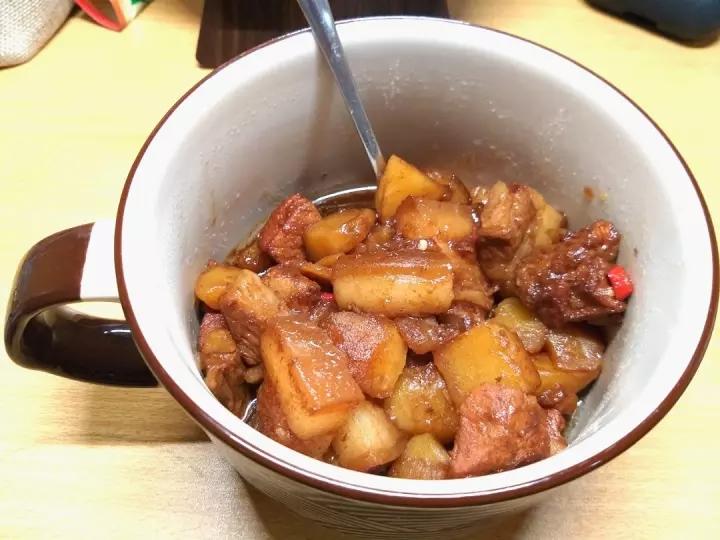 红烧肉炖土豆（丝毫不腻）