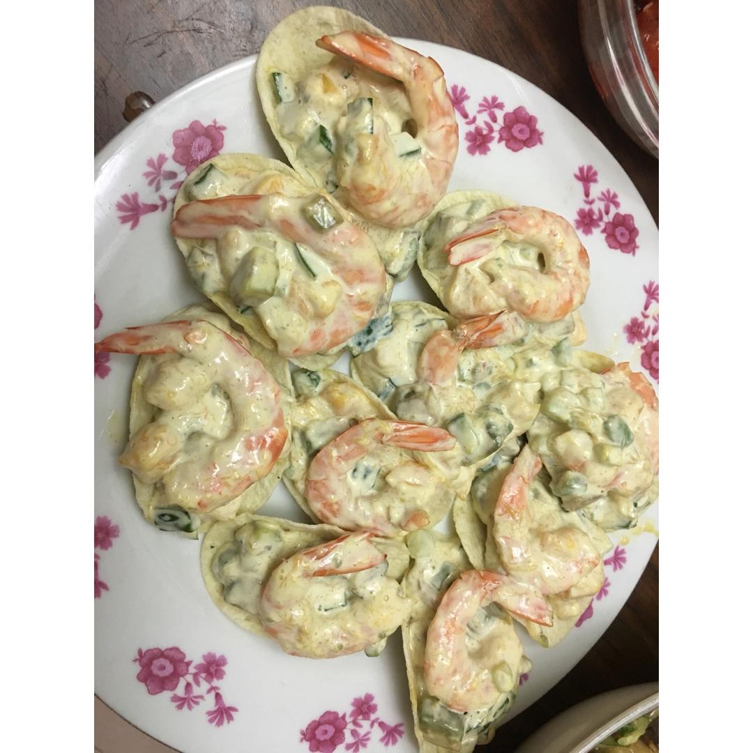 薯片牛油果大虾沙拉
