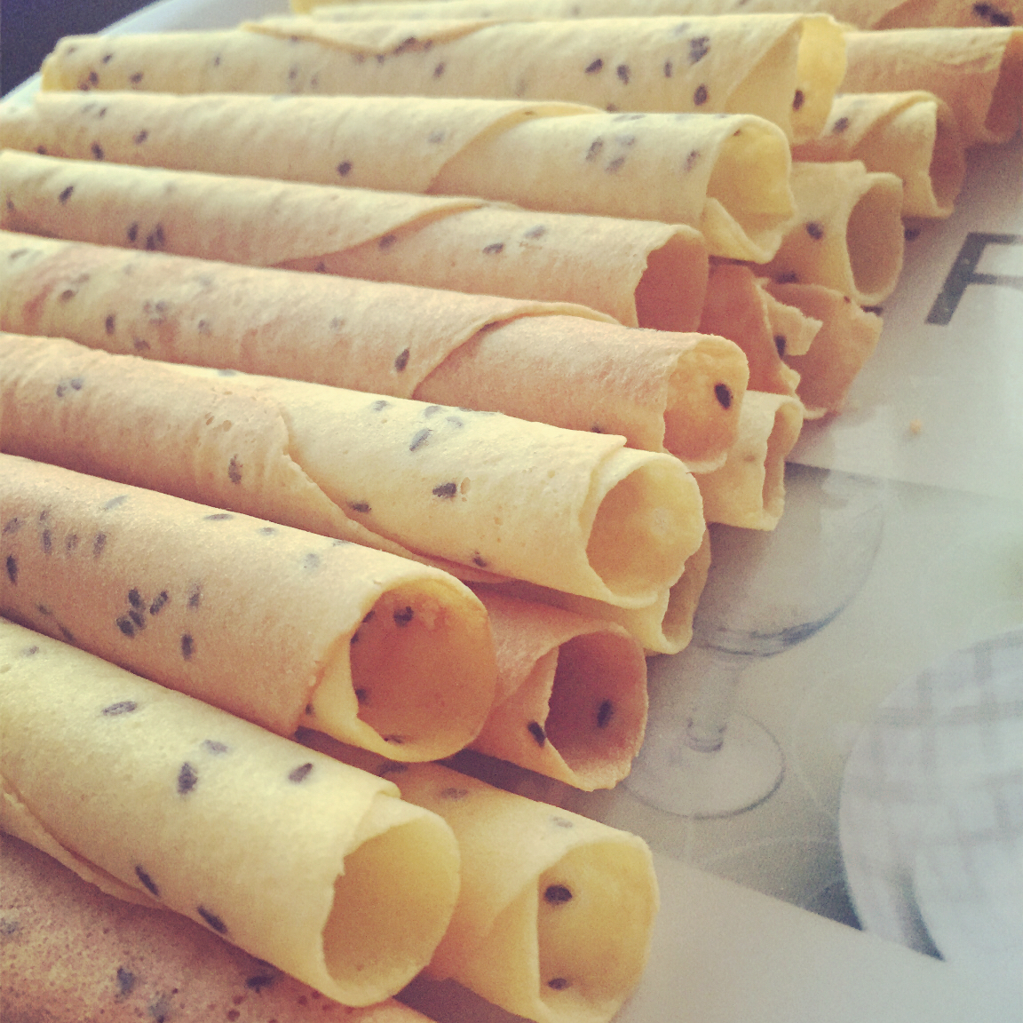 芝麻香酥蛋卷（视频食谱）