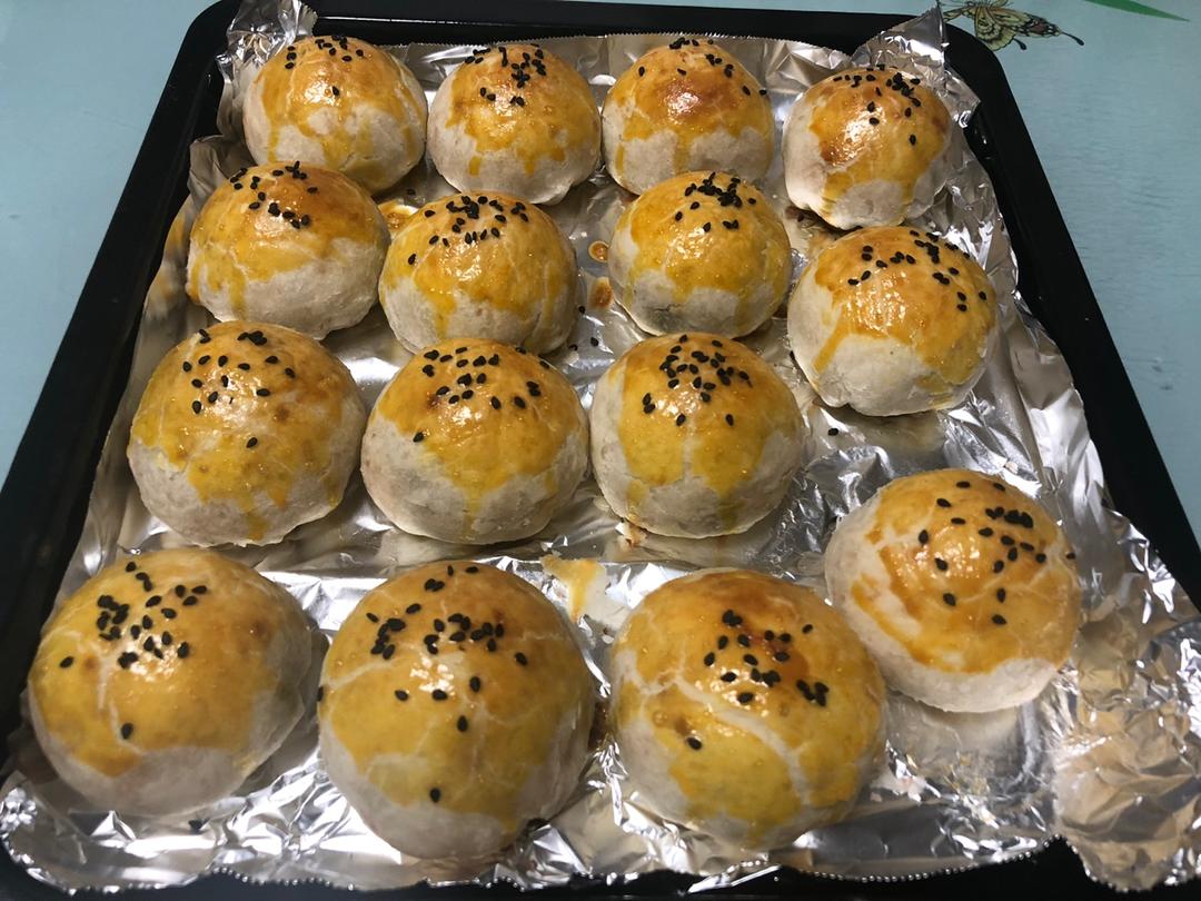 酥到掉渣的蛋黄酥