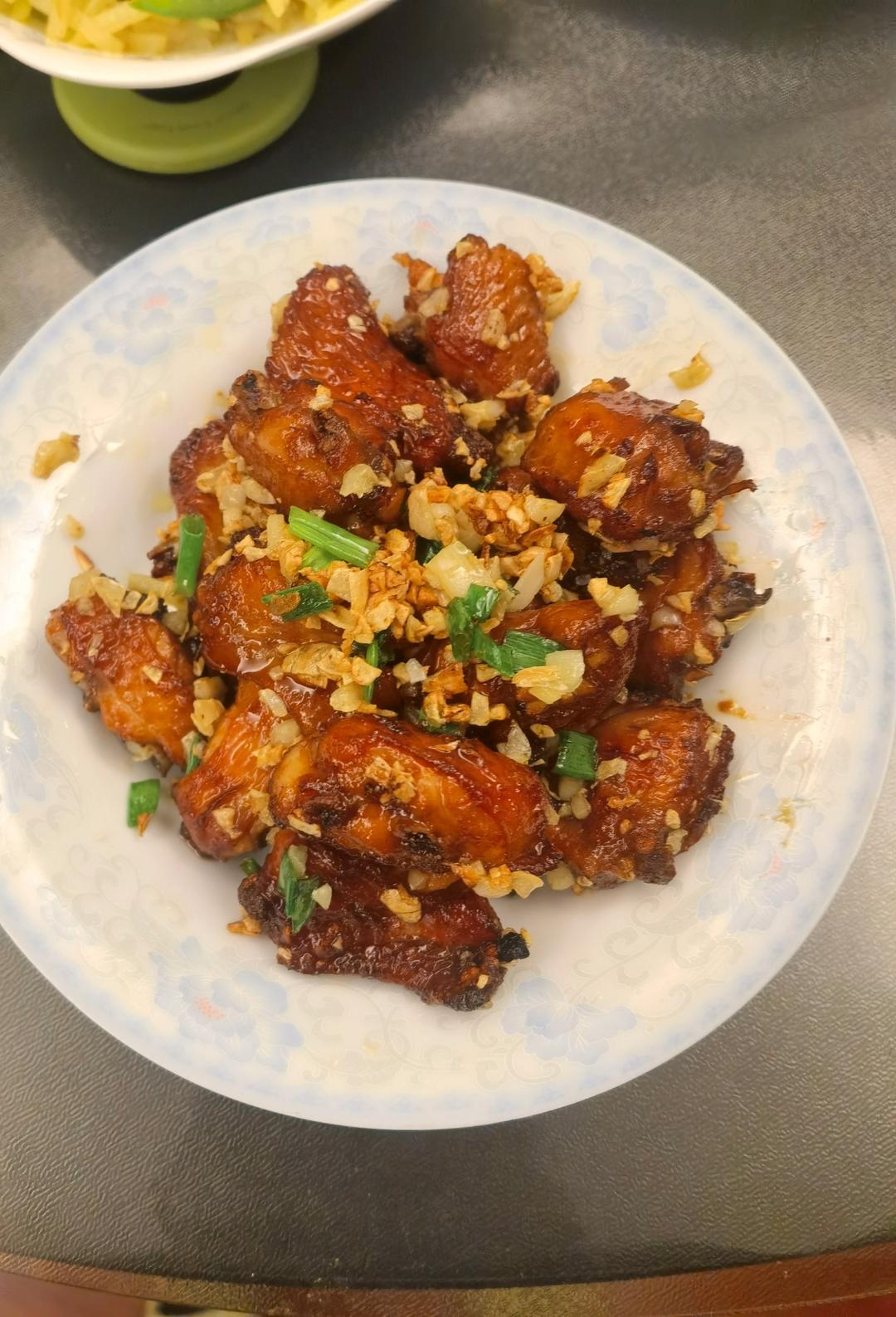 年夜菜干货！不需要淀粉的蒜沫鸡翅~满满都是香味，小孩大人都爱吃。