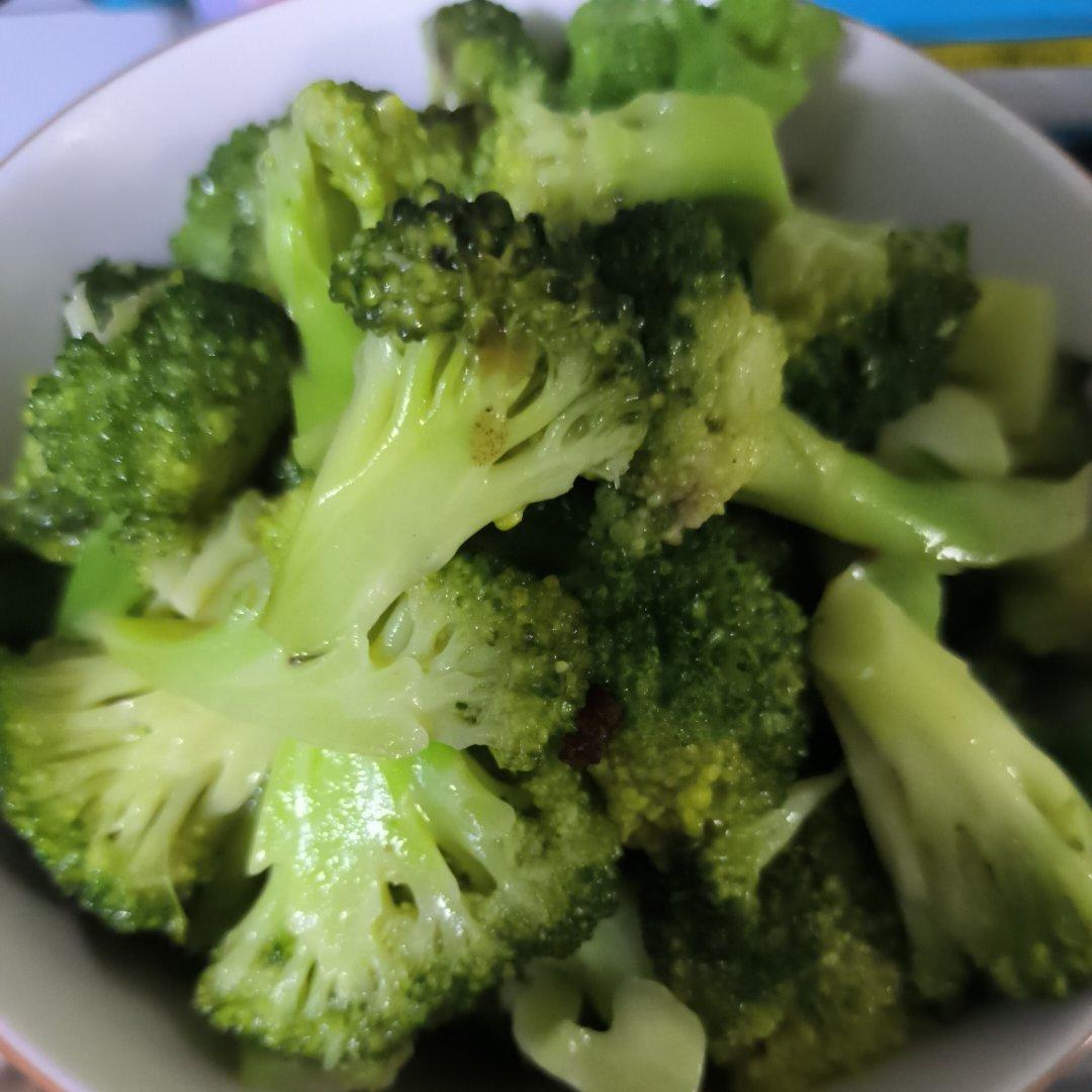 好吃到爆的耗油蒜蓉西兰花(从不修图，喜欢请关注)