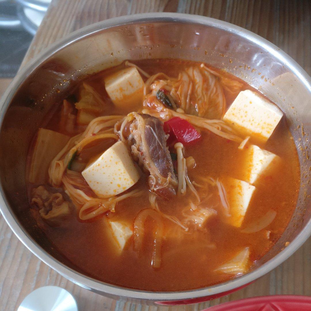 韩式泡菜豆腐锅/辣白菜豆腐汤