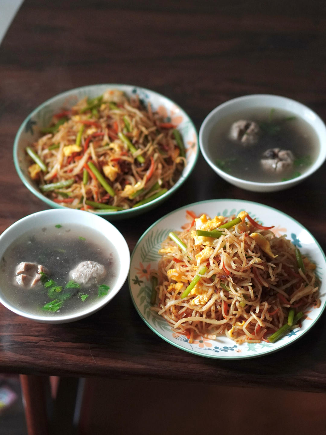 胡萝卜鸡蛋蒜苔炒饼丝