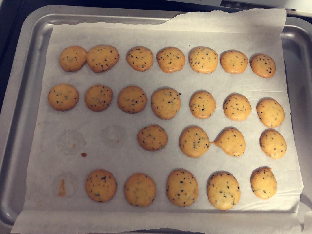 小时候的味道 — 芝麻鸡蛋薄脆饼干