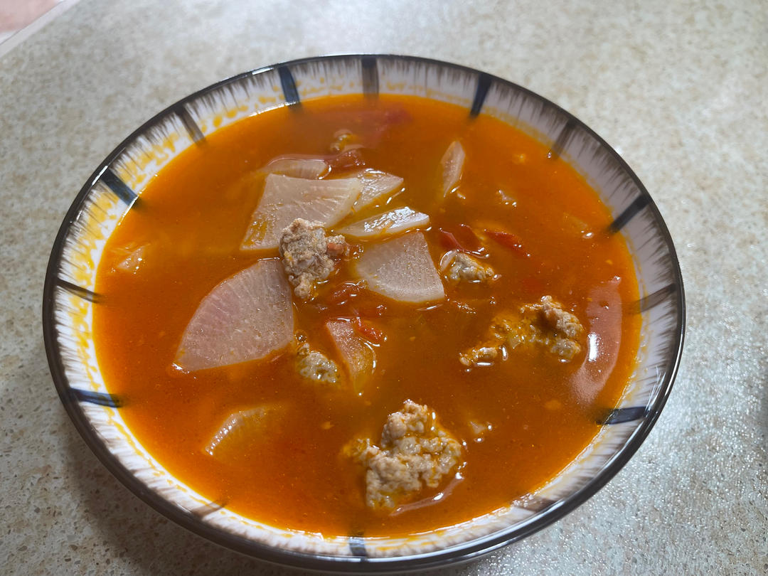 夏季美味：冬瓜西红柿肉丸子汤