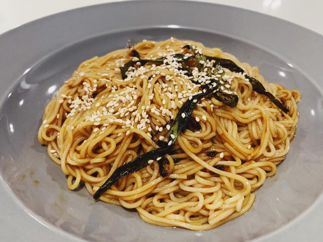 10分钟搞定的一碗葱油拌面