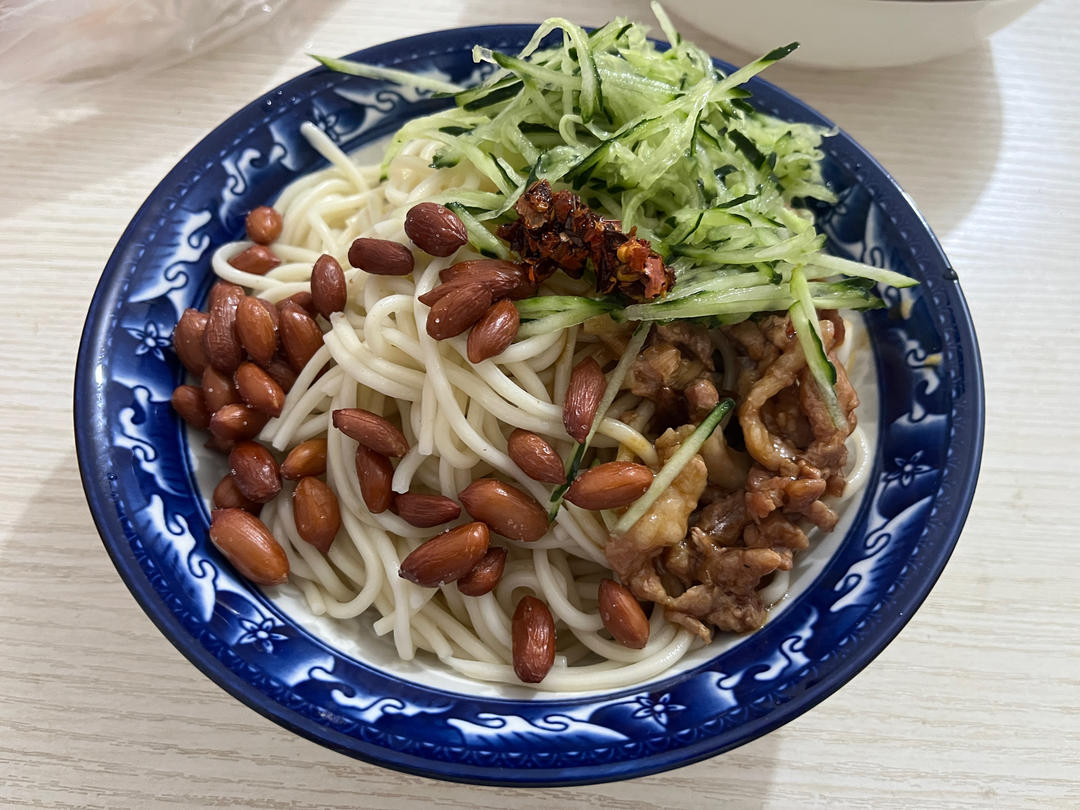 真想让你们尝尝这碗肉酱拌面🍜太香太香了