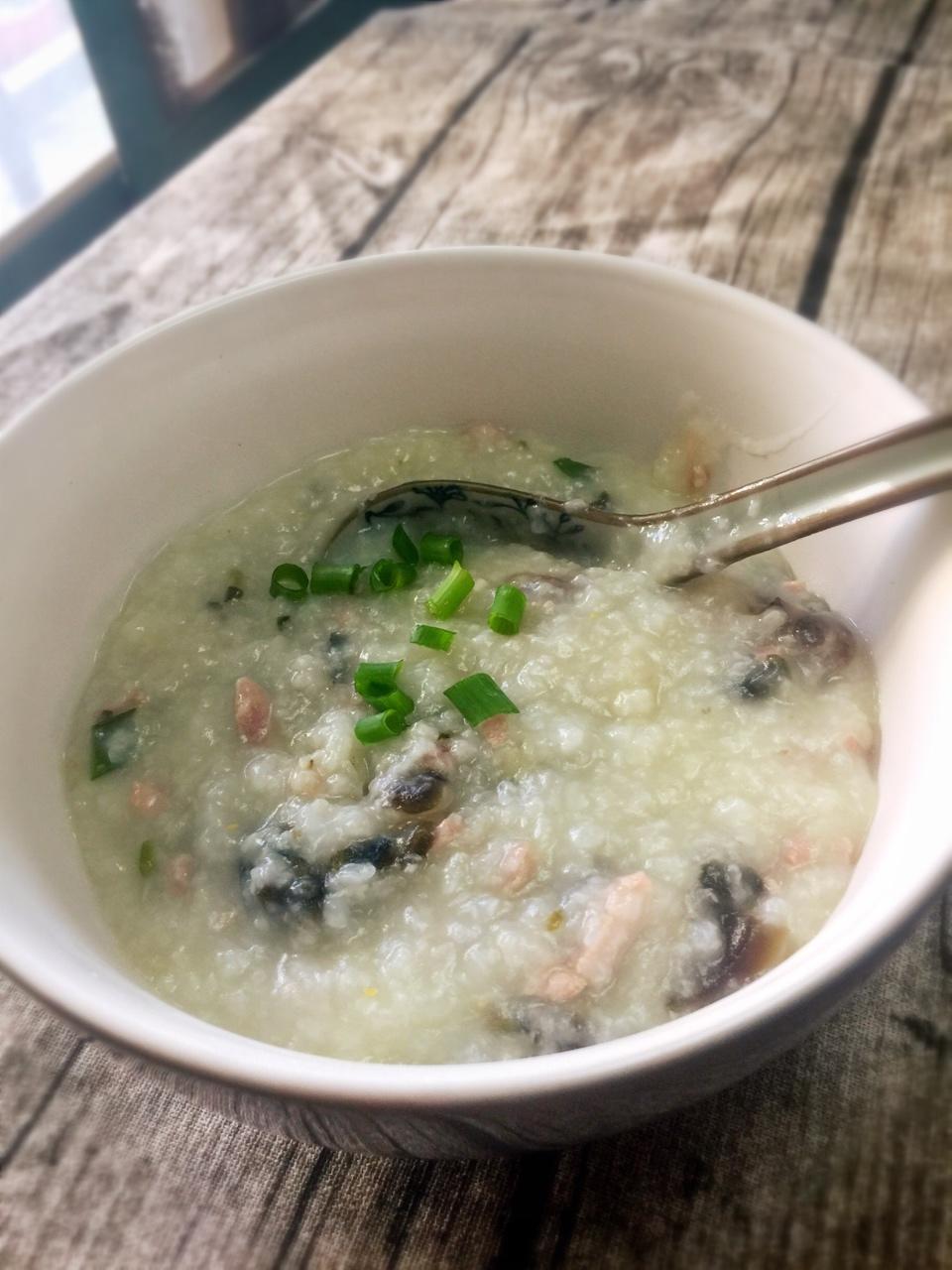 电饭煲版皮蛋瘦肉粥