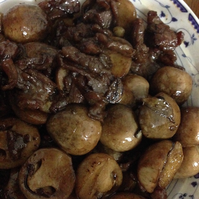 蚝油草菇滑炒牛肉