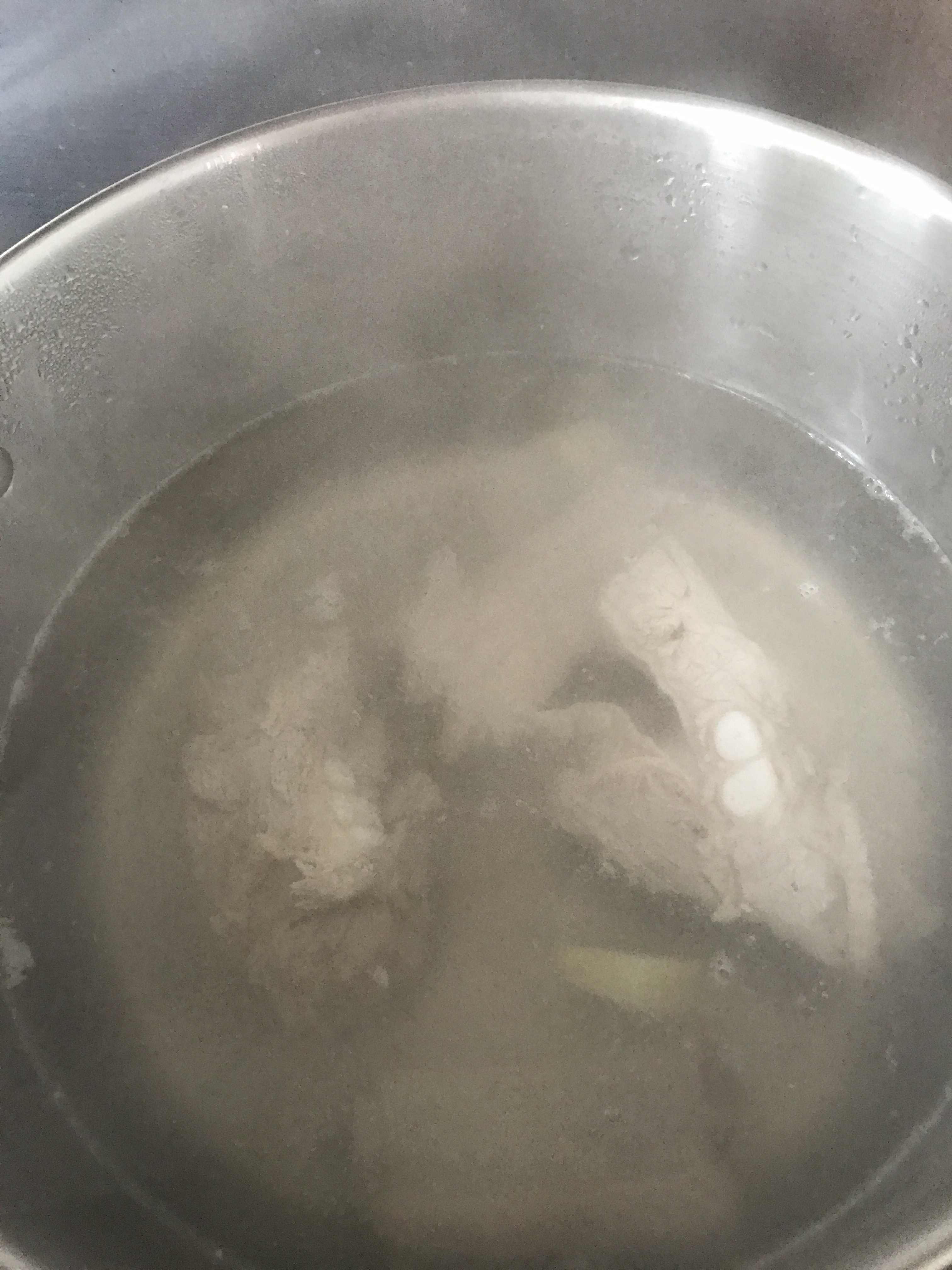松茸排骨汤的做法 步骤2