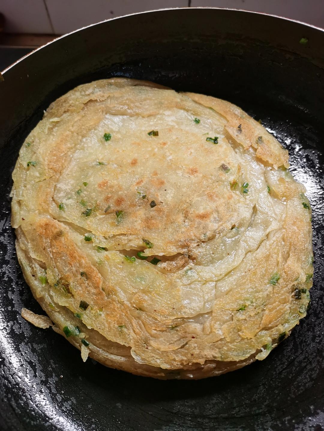 家常葱油饼  柔软多层 凉了也不硬 附详细视频讲解