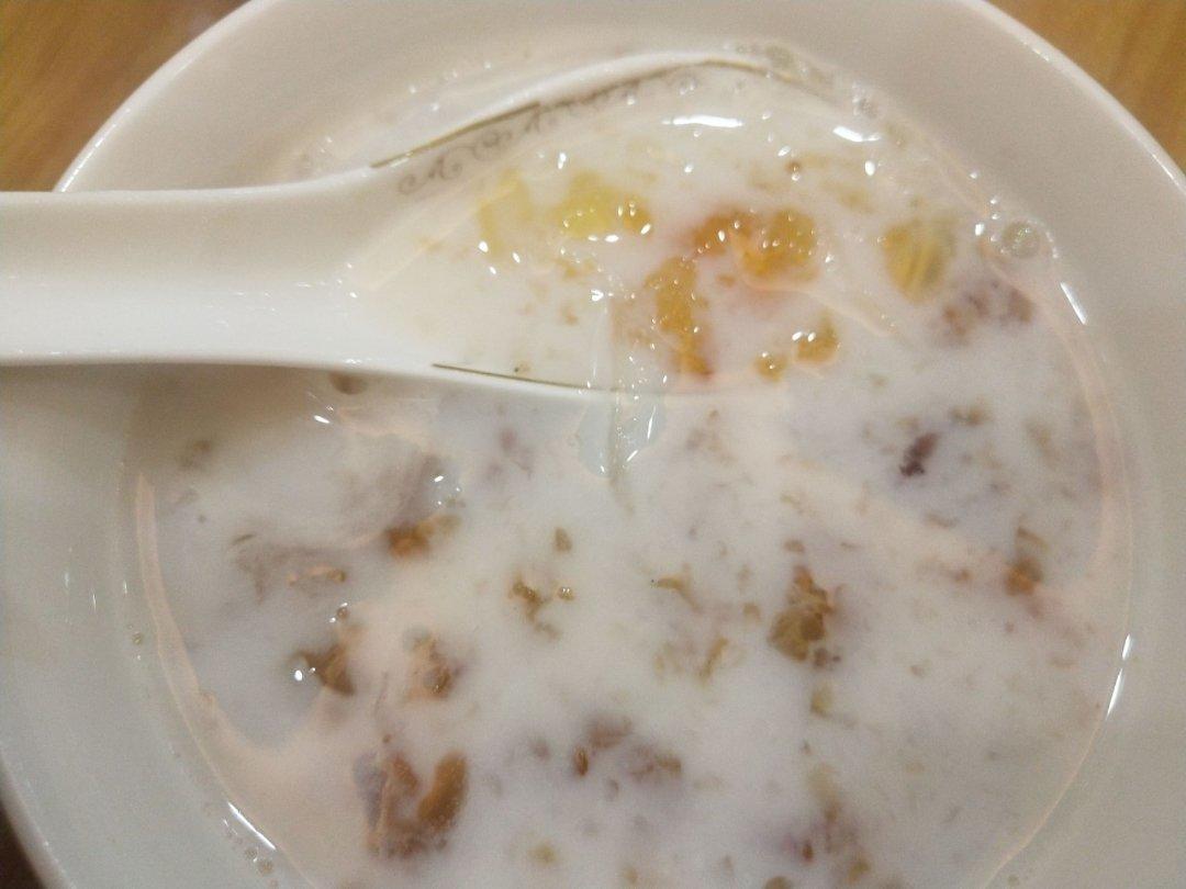牛奶桃胶炖燕窝