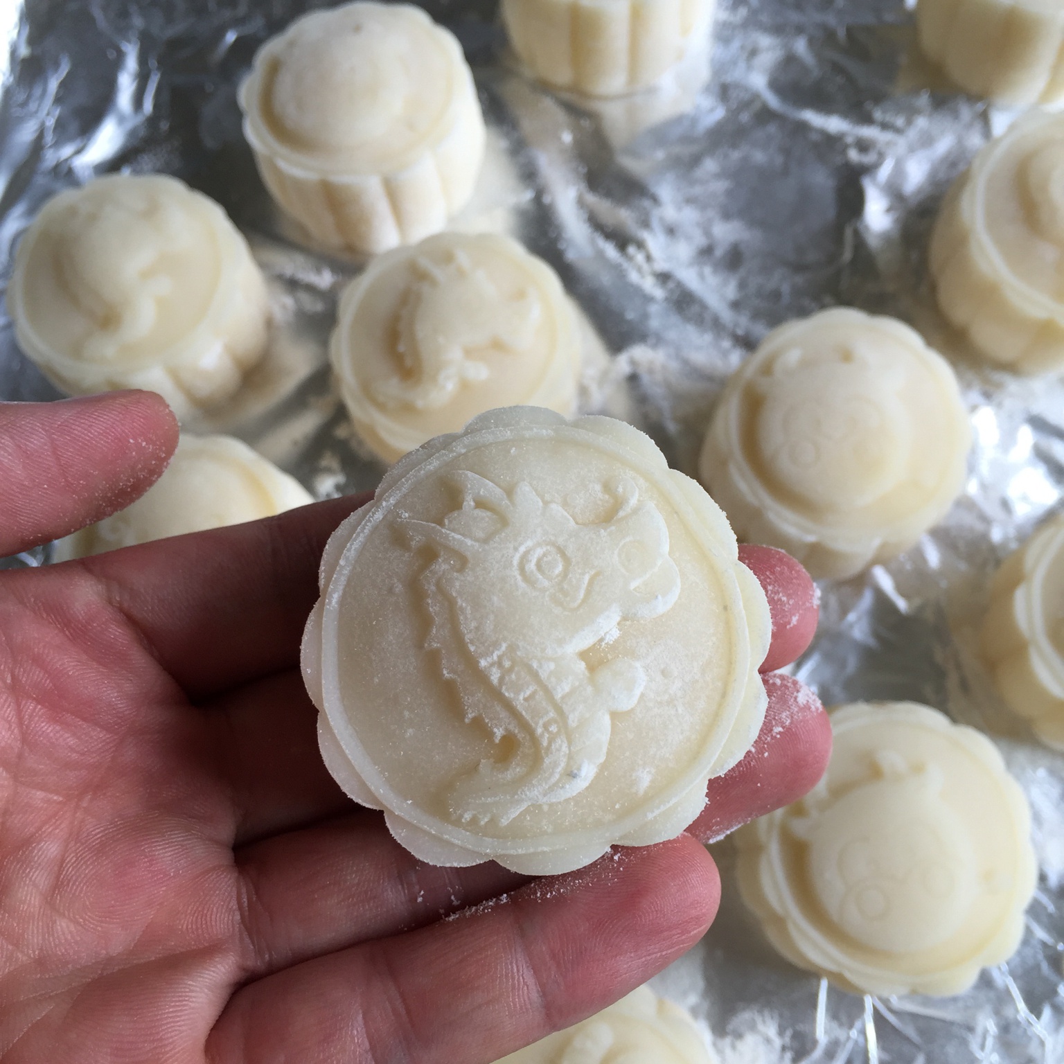 香浓榴莲冰皮月饼