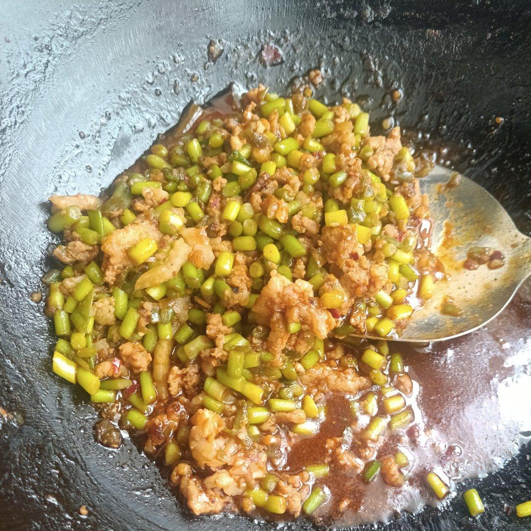 蒜苔炒肉末，三碗米饭都不够吃