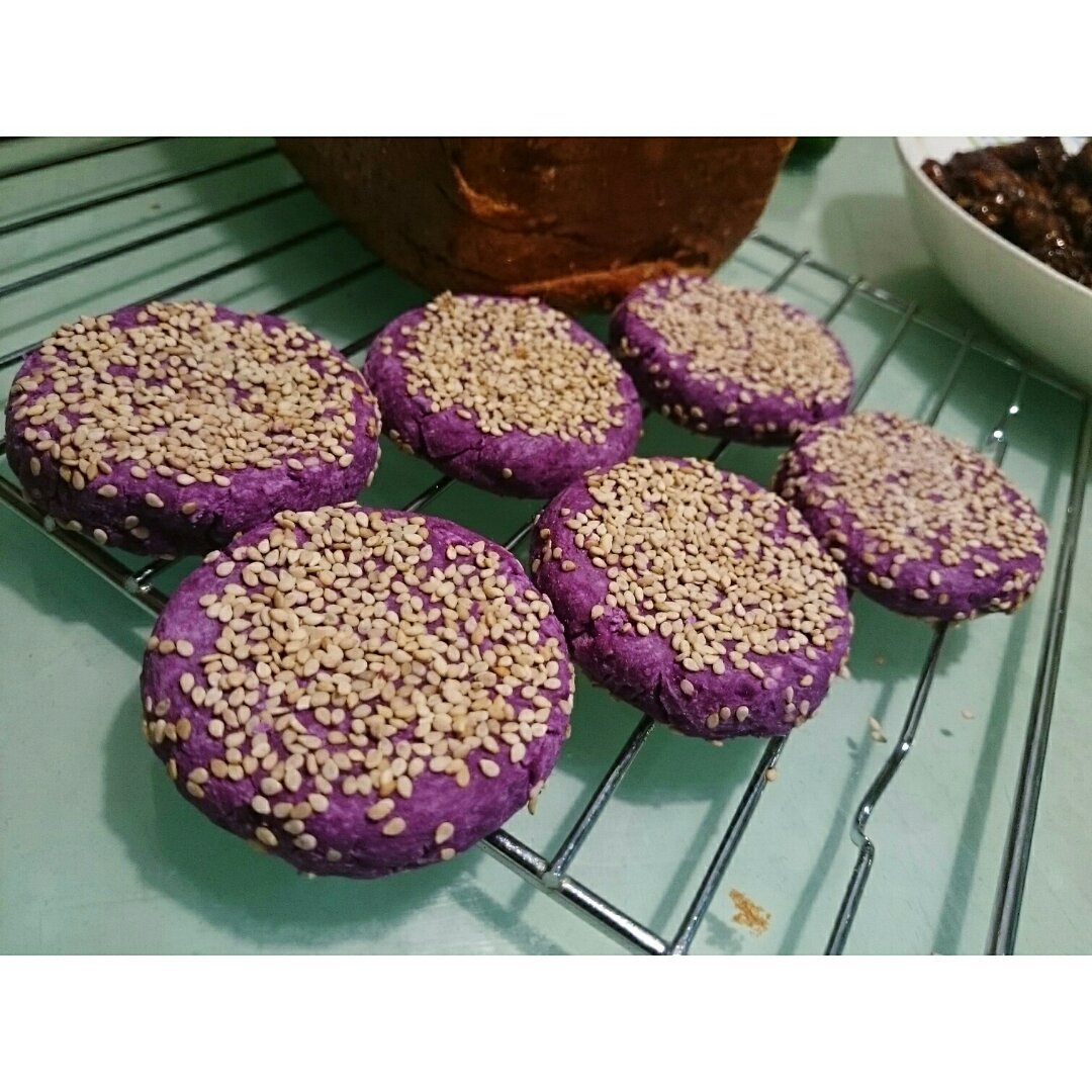 紫薯芝麻饼