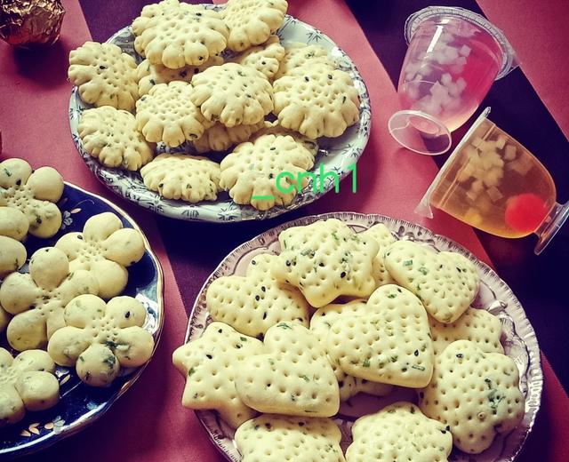 蒜你香鸡蛋芝麻薄饼馒头 *花儿馒头215的做法