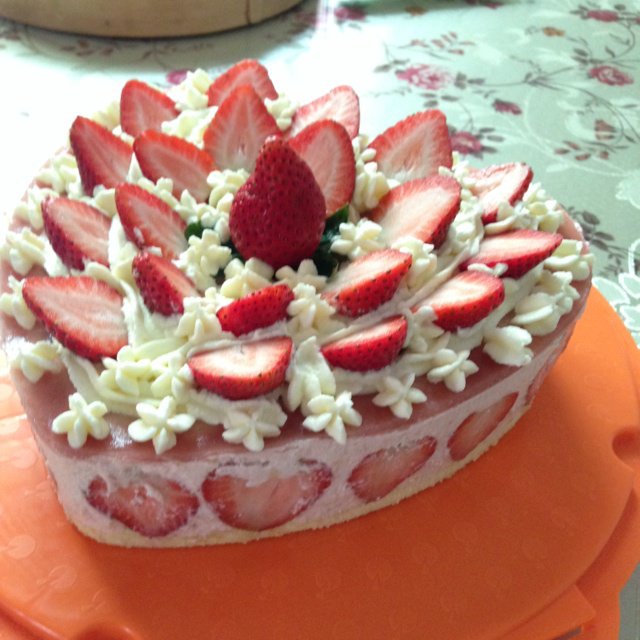 草莓慕斯（摘自Sissi的甜品教程）