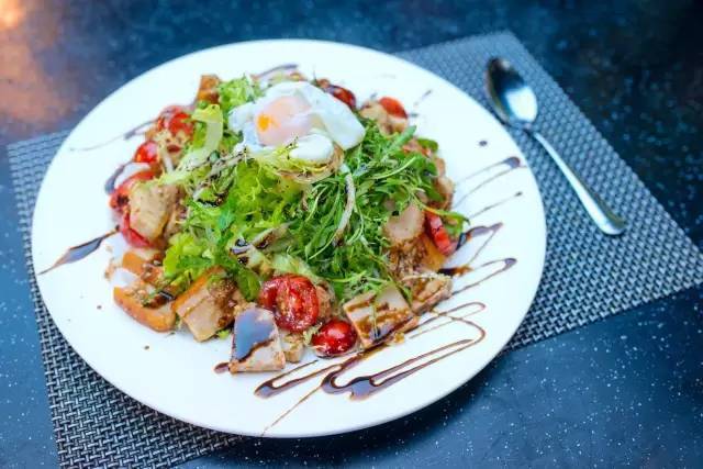 烧肉沙拉的做法