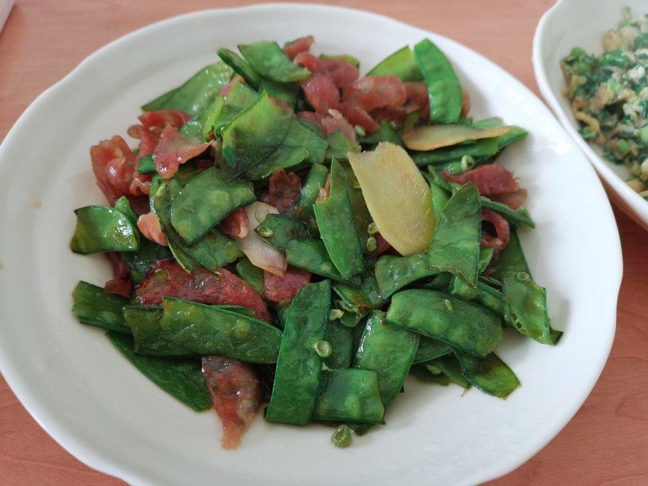 超脆爽的荷兰豆炒香肠